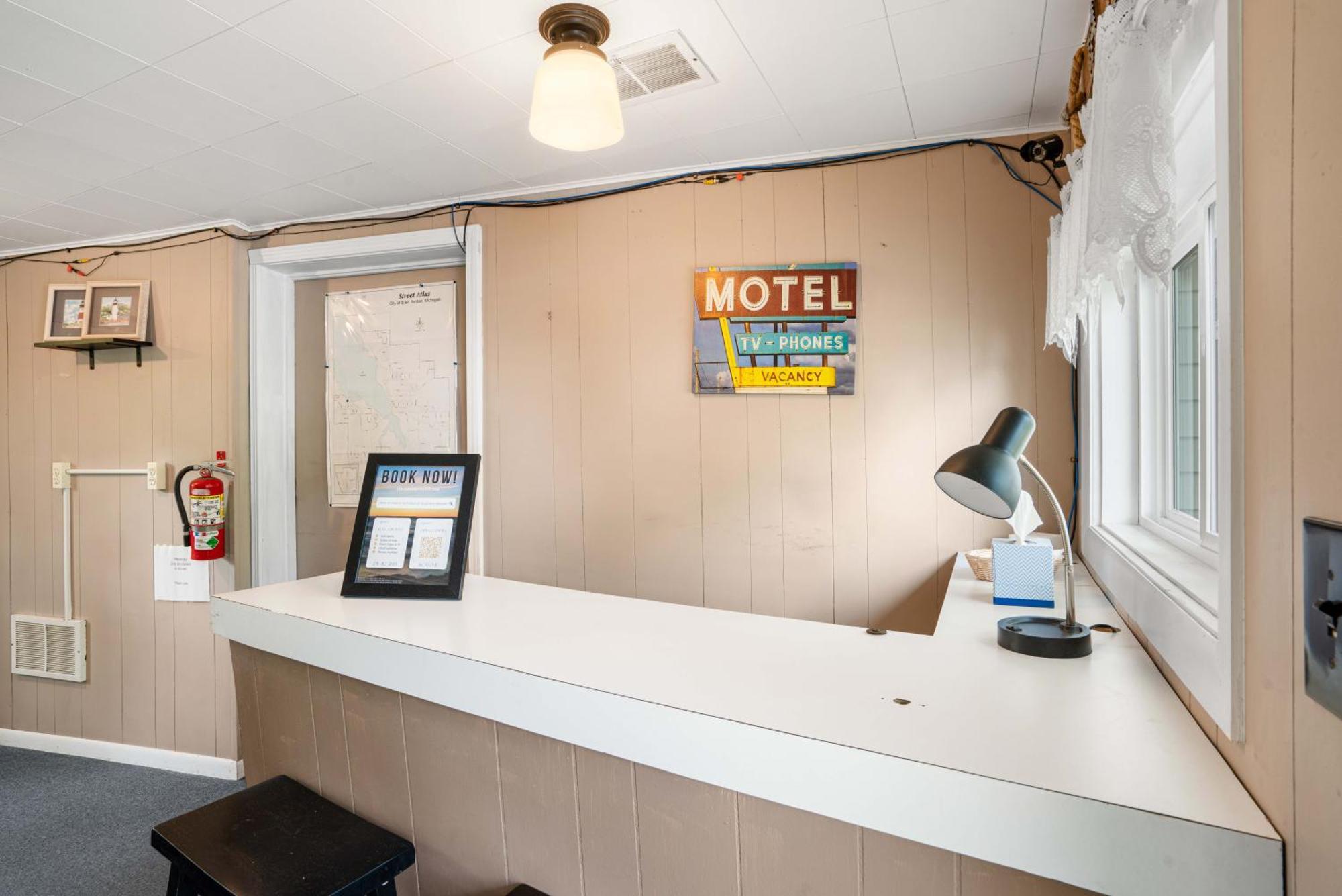 South Arm Retreats Motel East Jordan Eksteriør bilde