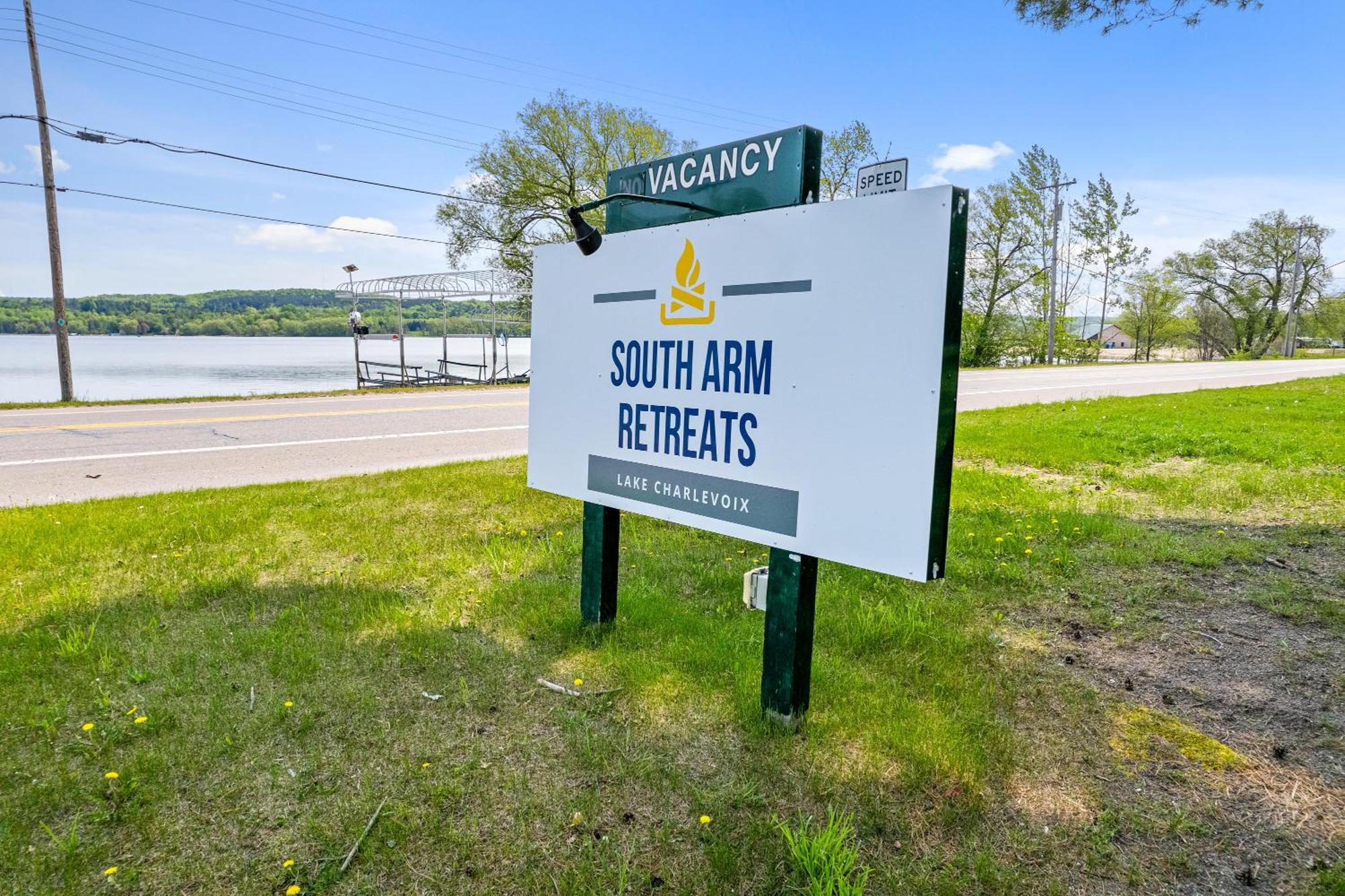 South Arm Retreats Motel East Jordan Eksteriør bilde