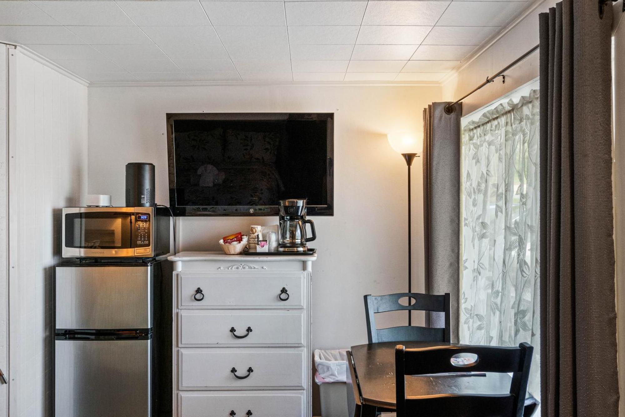 South Arm Retreats Motel East Jordan Eksteriør bilde