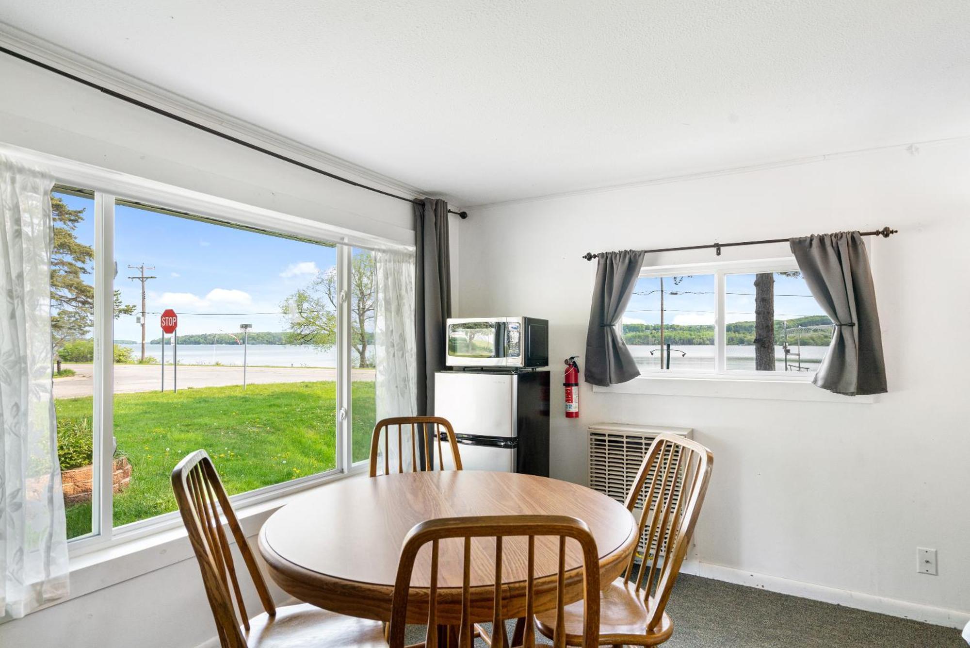 South Arm Retreats Motel East Jordan Eksteriør bilde